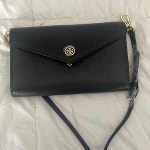 NEW Tory Burch black envelope crossbody